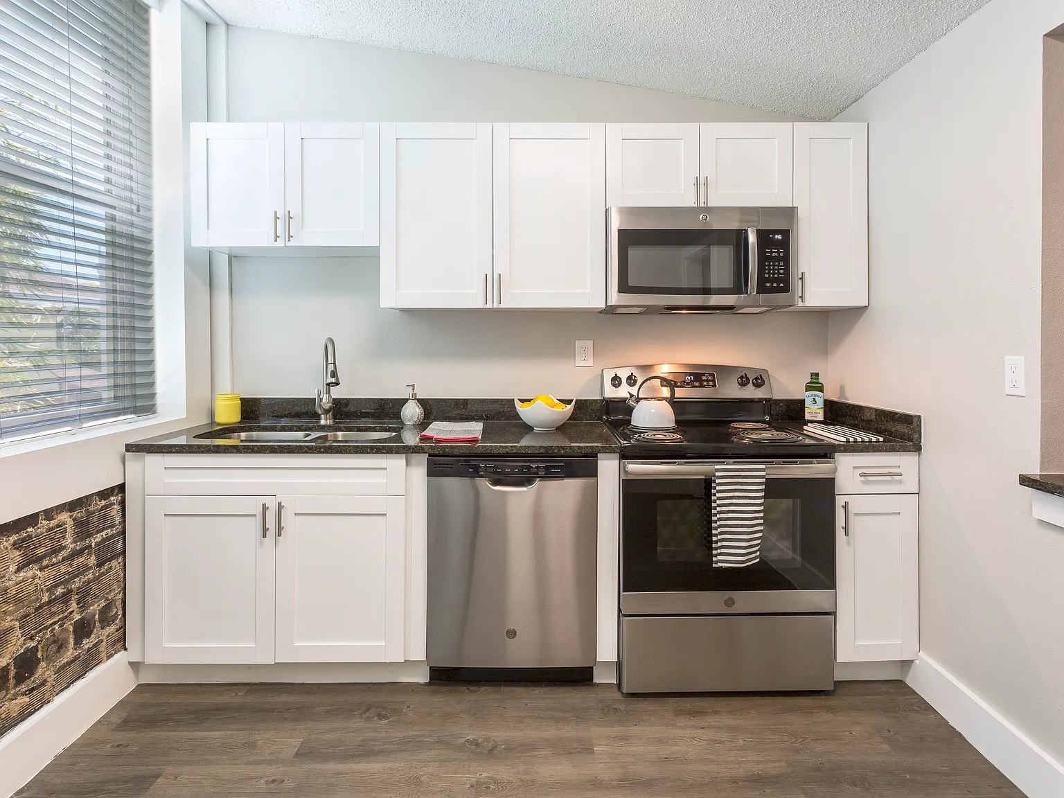 1 bed, 413 sqft, $1,586 — Photo 3