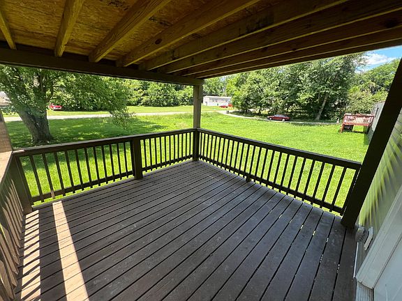 4th image of 1005 Ross Ln
