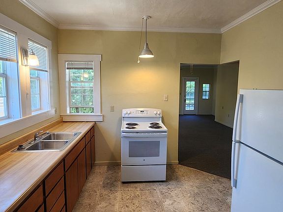 2nd image of 1433 Court St #1-4