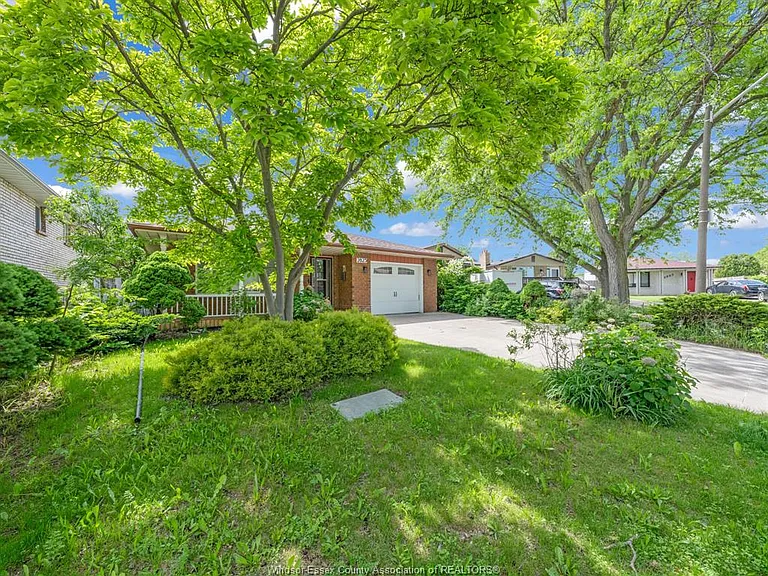 2823 Garvey Cres — Photo 3
