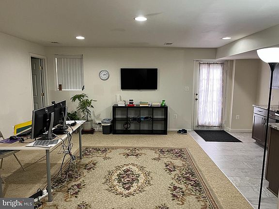 2nd image of 104 Holmes St #Basement