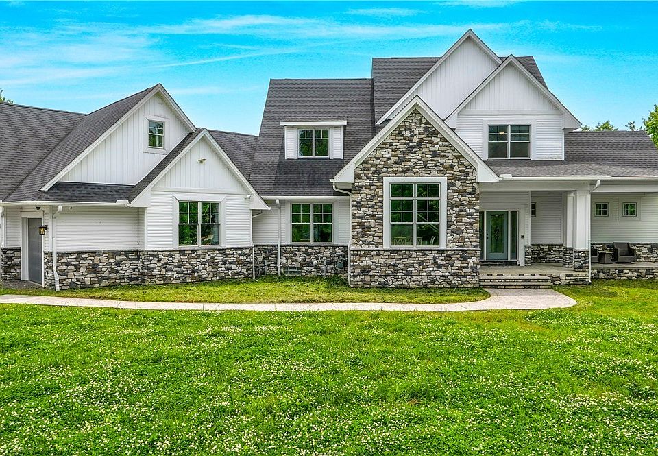1st image of 33553 Capel Rd