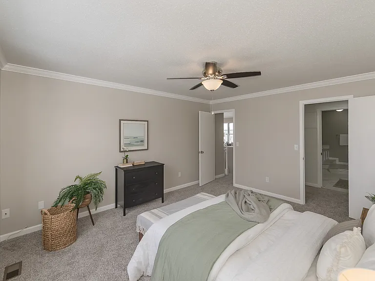 1300 Forest Creek Dr — Photo 3