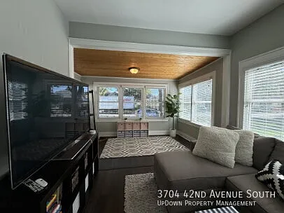 3704 42nd Ave S — Photo 2