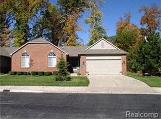 2606 Woodcliff Trl, Hartland, MI 48353