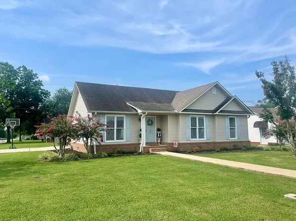 301 Lincoln Ave, Muscle Shoals, AL 35661