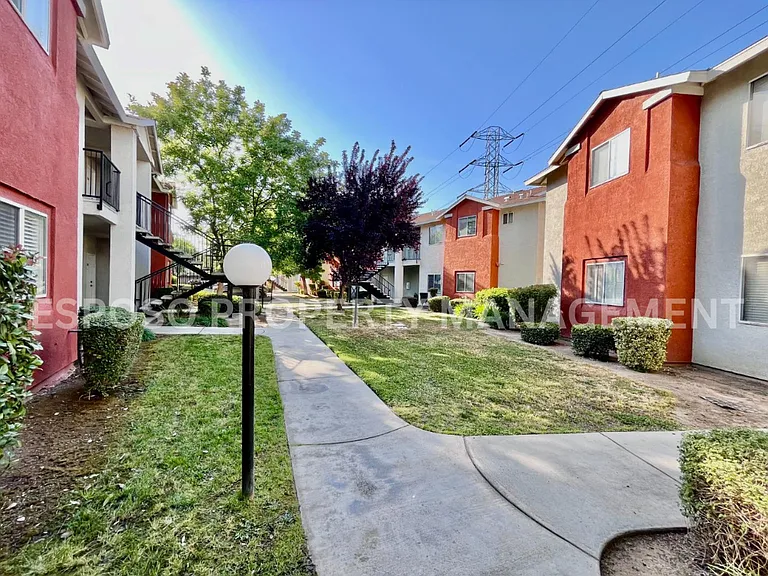 1565 W Swift Ave #105 — Photo 7