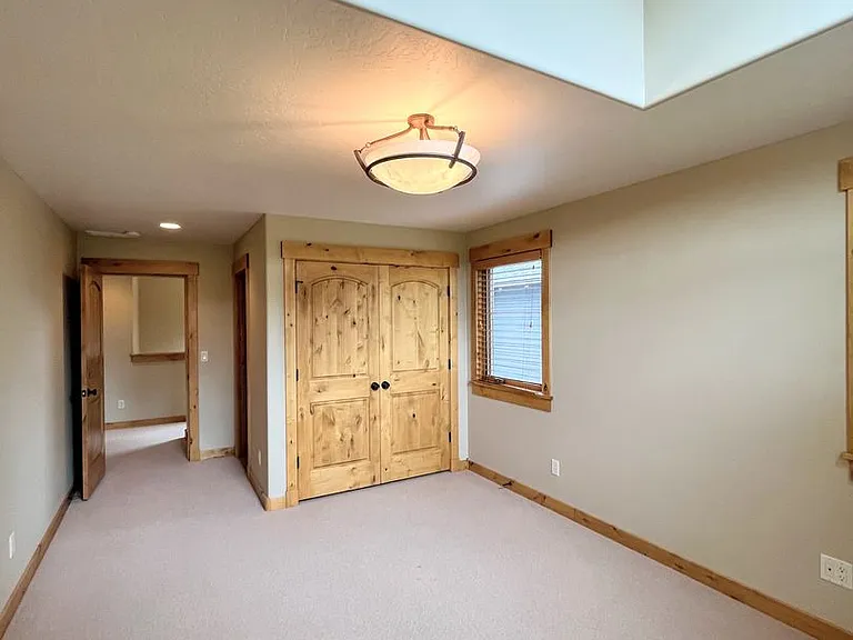 56 Beesley Ln — Photo 38