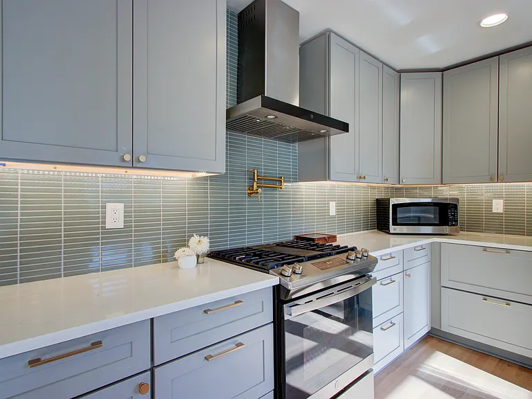 4881 Victoria Ave — Photo 12