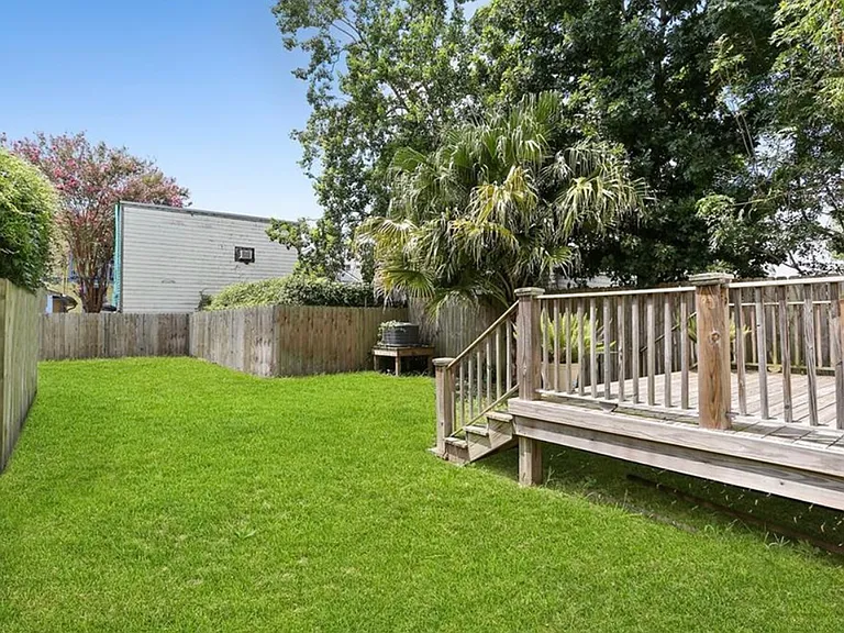 1026 Bartholomew St — Photo 10