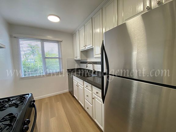5th image of 1047 12th St #9