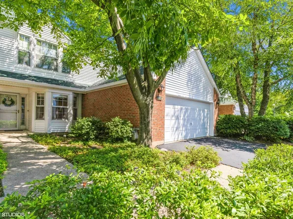 105 Lauralton St, Lake Bluff, IL 60044