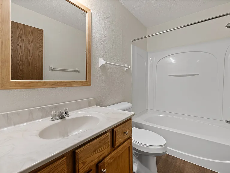 Country Bluff Apartments — Photo 28