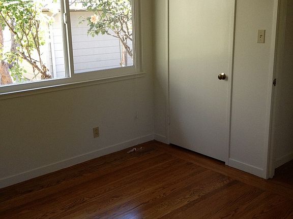 4th image of 328 Waverley St APT 1
