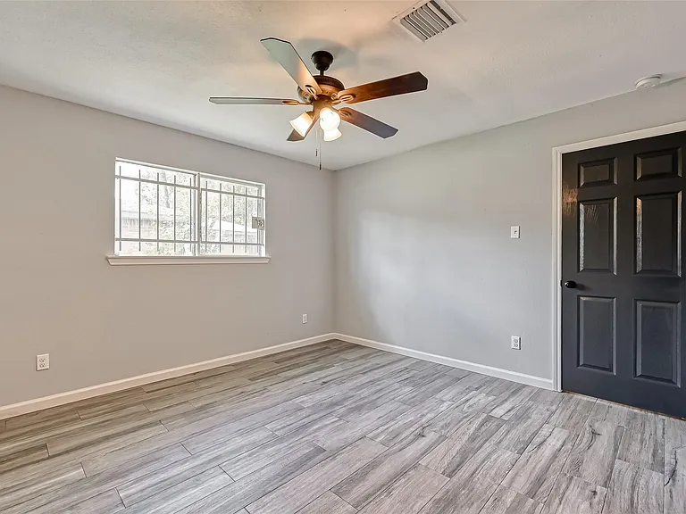 8623 Valley Forest Dr — Photo 27