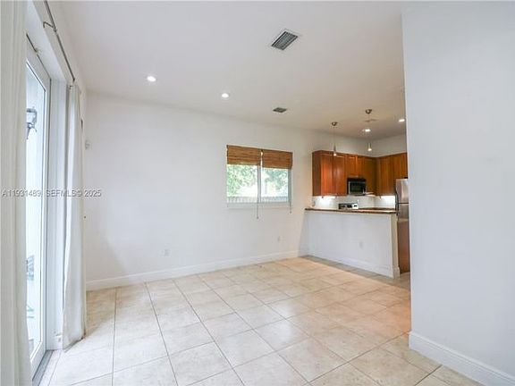 5th image of 2947 Coconut Ave