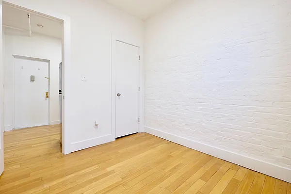 Rented by Keller Williams NYC | media 22