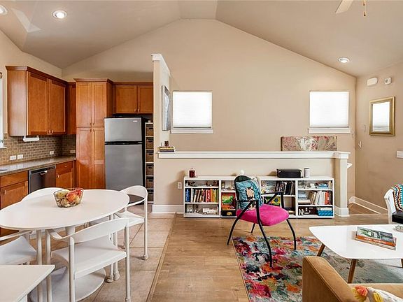 2nd image of 1601 Miriam Ave Unit 315