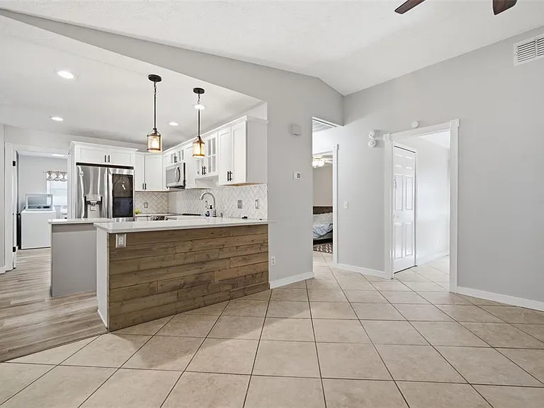 7403 Providence Rd — Photo 24