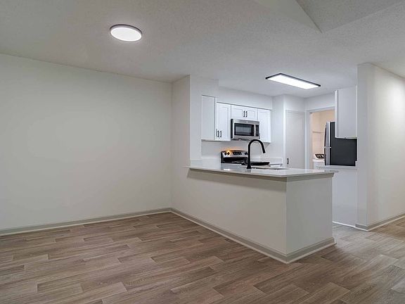 5th image of 3078 Clairmont Rd #703