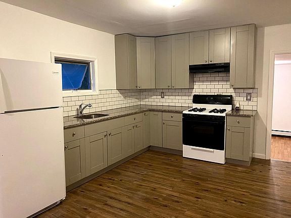 3rd image of 74 Bond St #2