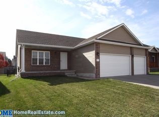 8819 Eagleton Ln, Lincoln, NE 68505