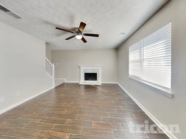 1120 Patton Way — Photo 2