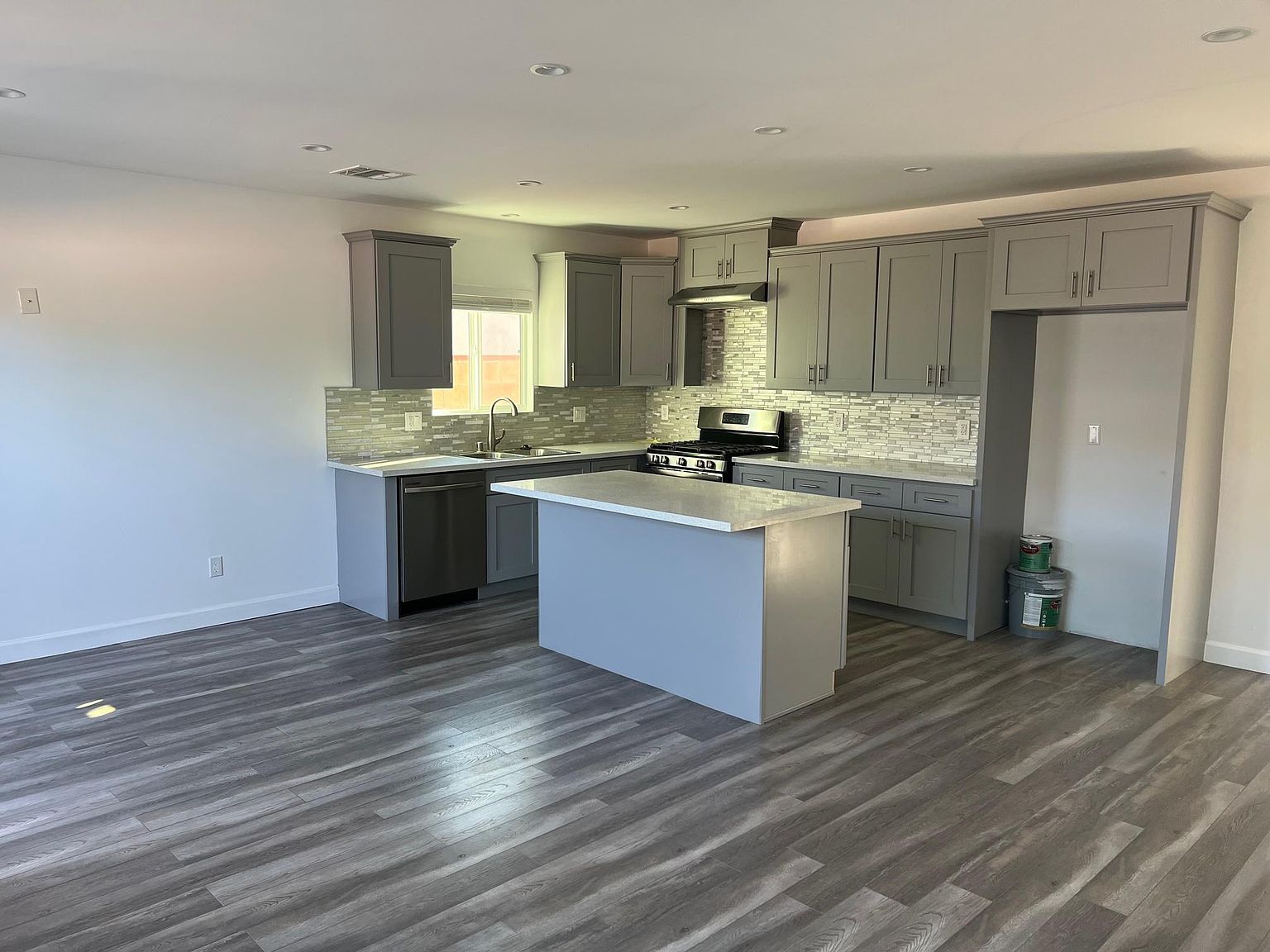 10522 Hayvenhurst Ave, Granada Hills, CA 91344 Zillow
