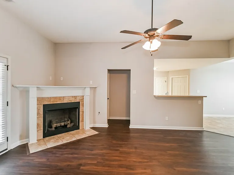 7852 Ridgedale Dr — Photo 3