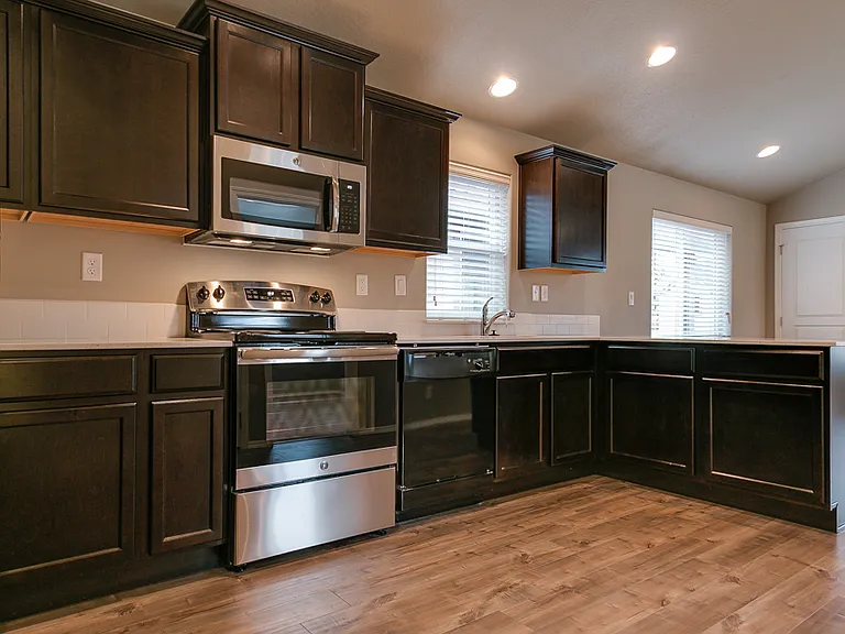 981 N Pacific Hwy #99 — Photo 5