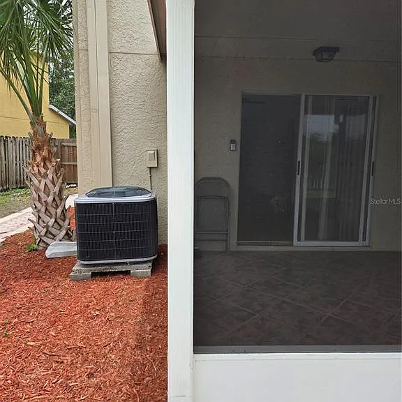 728 Burlwood St — Photo 4