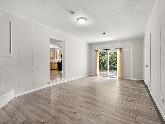 5th image of 3816 Woodlake Dr #1