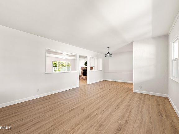 4th image of 360 Frances St