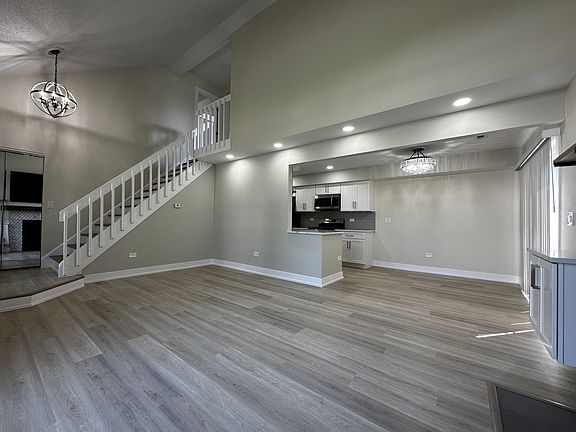 2nd image of 1117 N Knollwood Dr Unit 1117