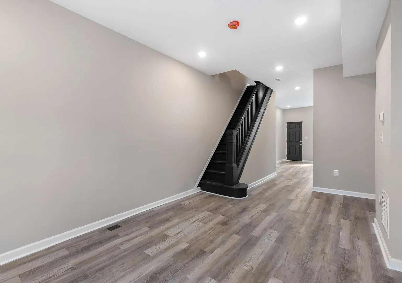 Newly Renovated 2 Bedroom and 1.5 Bath — Photo 4