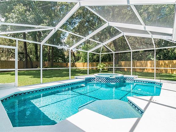 3rd image of 5803 Piney Lane Dr