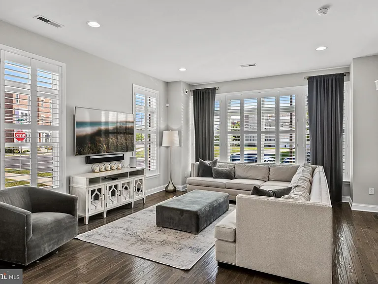 2312 Napoli Way — Photo 5