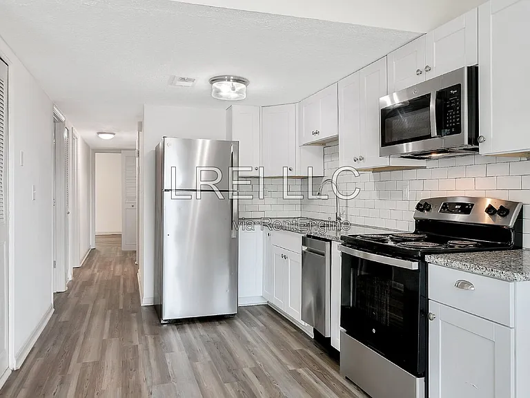 409 Garrison Ct — Photo 3