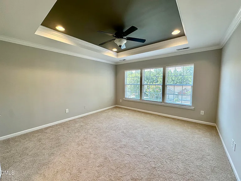 323 Longchamp Ln — Photo 18