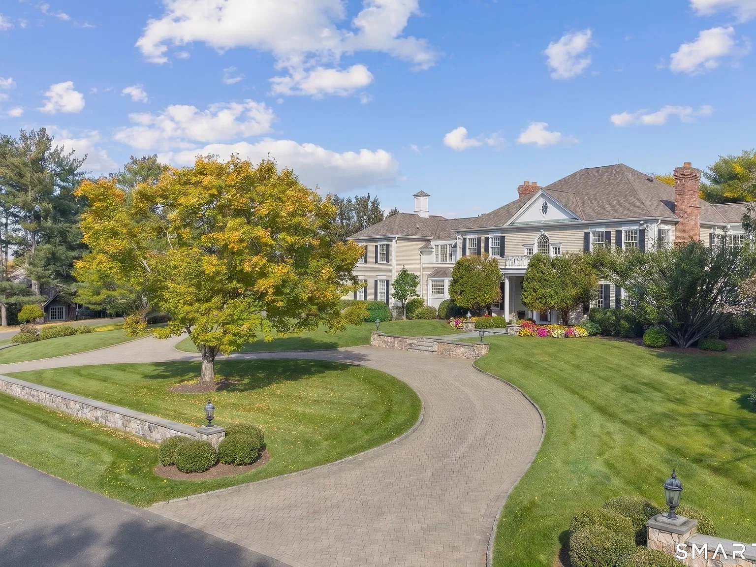 5 bed, 7.0 bath, 6115 sqft, $15,000 — Photo 2