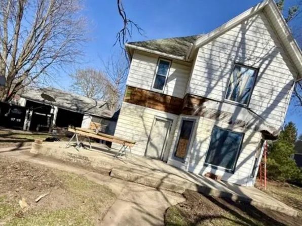 305 S Main St, Tampico, IL 61283