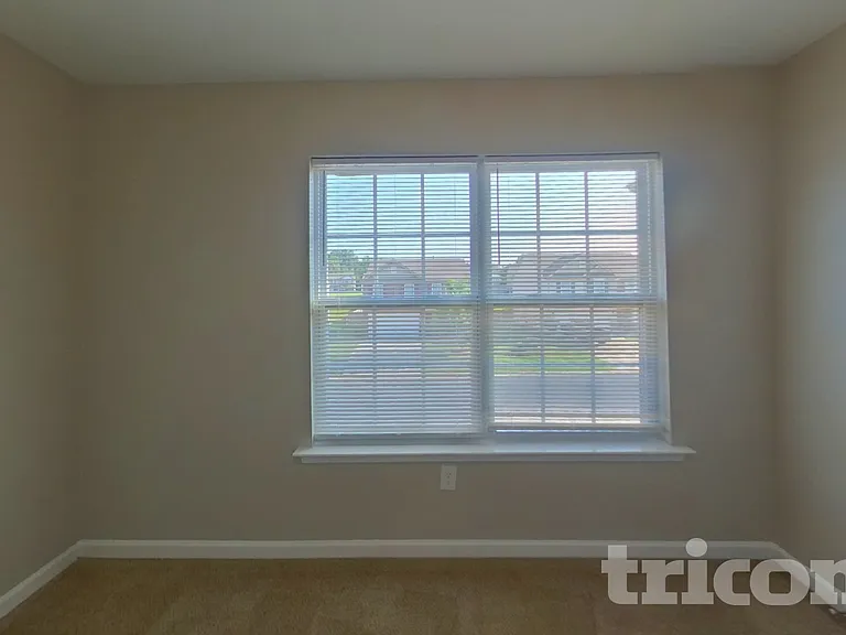 429 Victory Ln — Photo 12