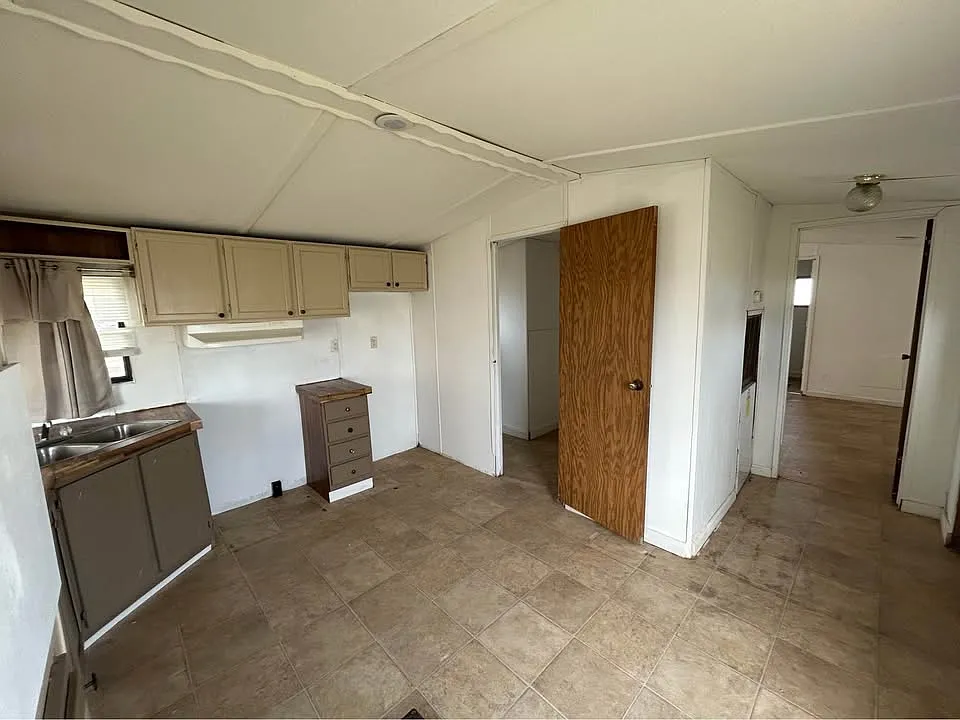 Fixer Upper For Sale $6,000 — Photo 4