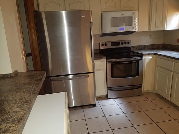 5th image of 908 Coachlight Ln