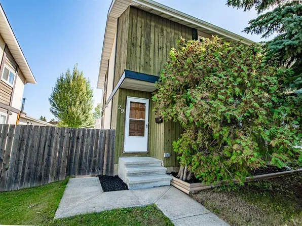 29 W Abbott Close, Red Deer, AB T4R 1B4