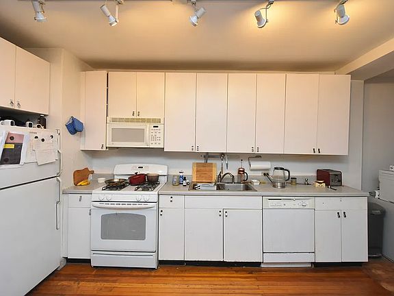 3rd image of 322 W Evergreen Ave APT 1