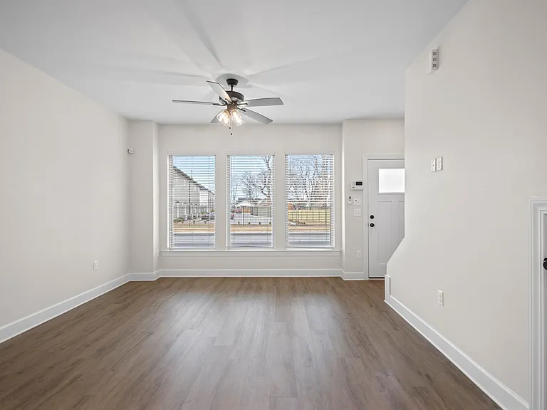 400 Parker St — Photo 20