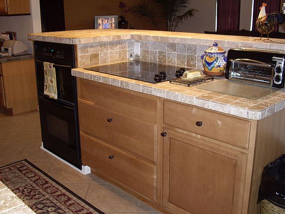 Island w/stove, oven, microwave