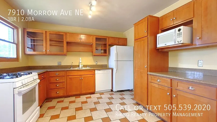 Quaint 3 Bedroom 2 Bathroom Home In The NE! — Photo 3