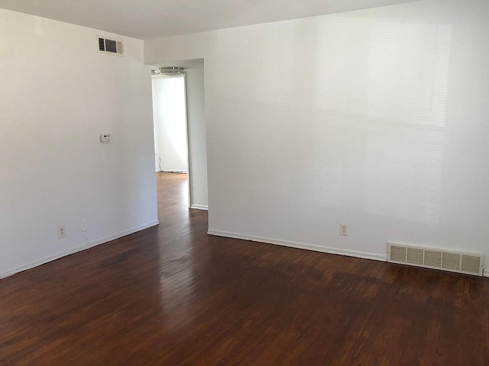 1st image of 10973 Warwickhall Dr APT 3